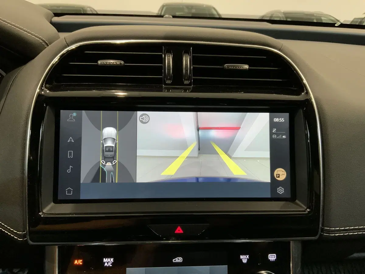 Jaguar XE usata a Vercelli (12)