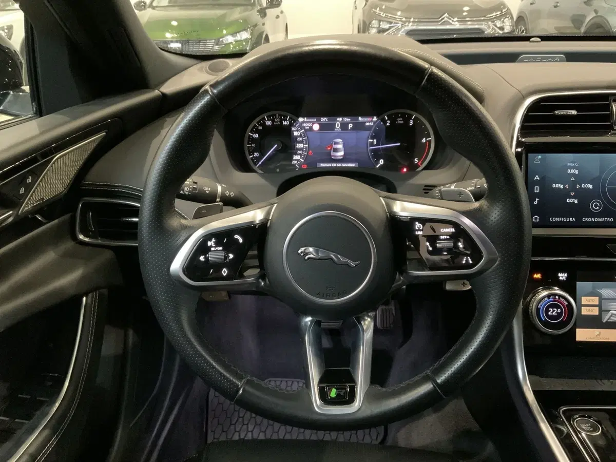 Jaguar XE usata a Vercelli (13)