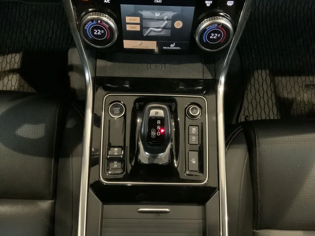 Jaguar XE usata a Vercelli (16)