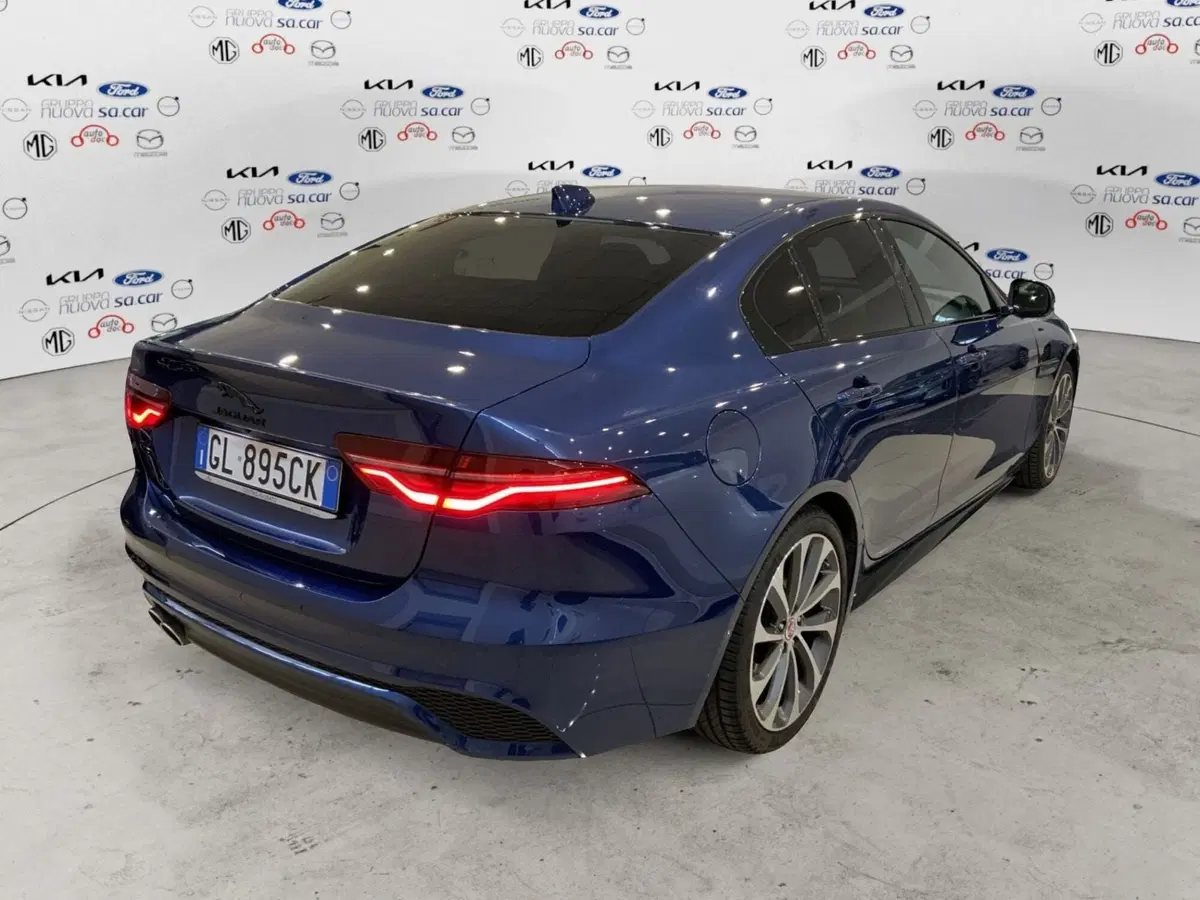 Jaguar XE usata a Vercelli (18)