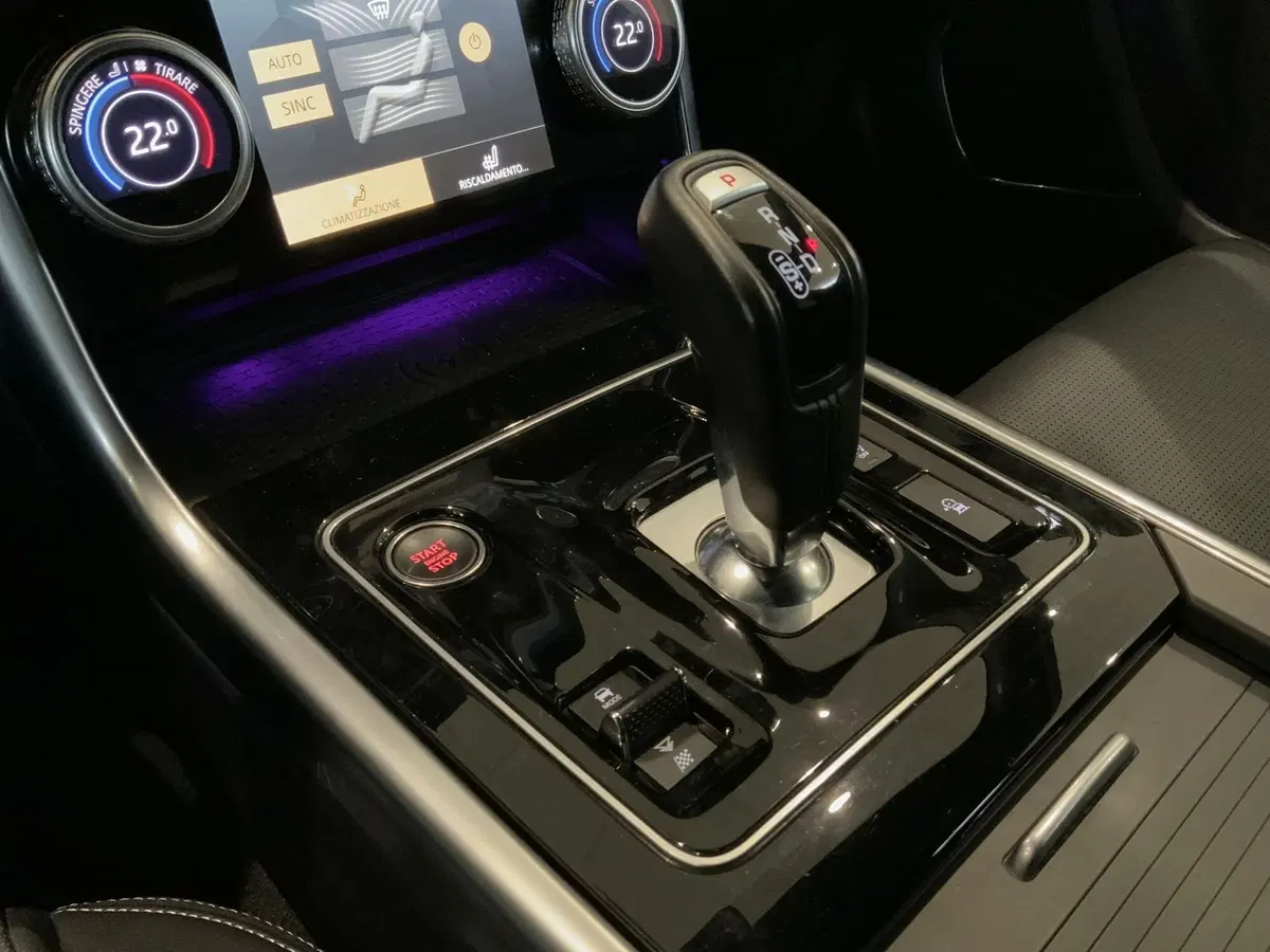 Jaguar XE usata a Vercelli (19)