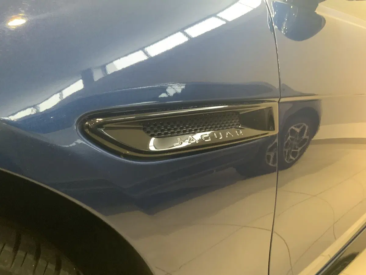 Jaguar XE usata a Vercelli (4)