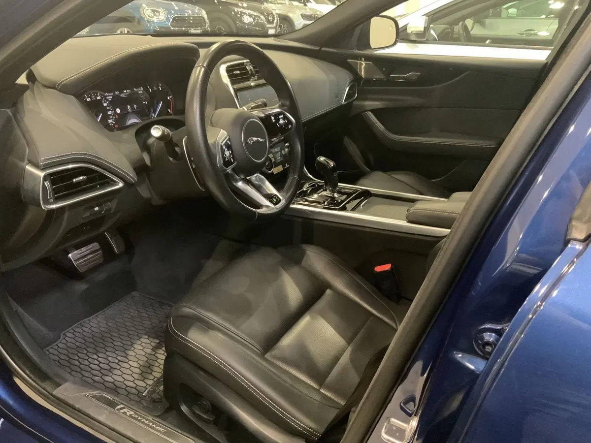 Jaguar XE usata a Vercelli (5)