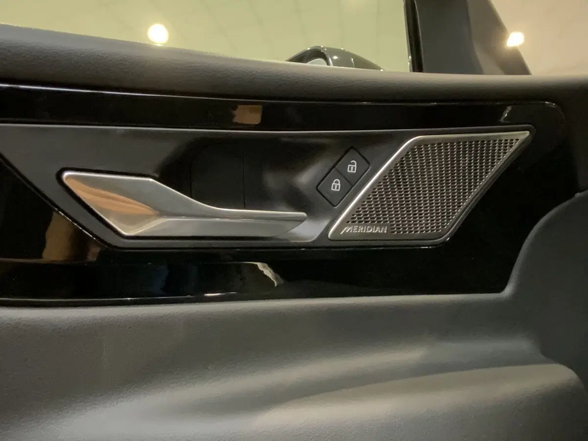 Jaguar XE usata a Vercelli (7)