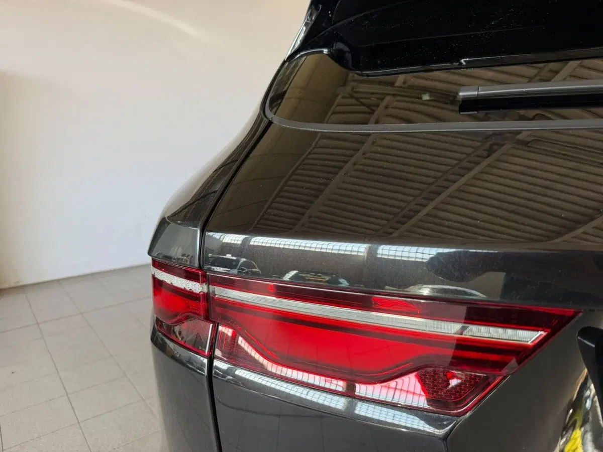 Jaguar F-Pace usata a Monza e Brianza (18)