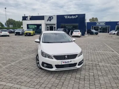 Peugeot 308 SW 1.5 bluehdi Allure s&s 130cv eat8 del 2018 usata a Lucca