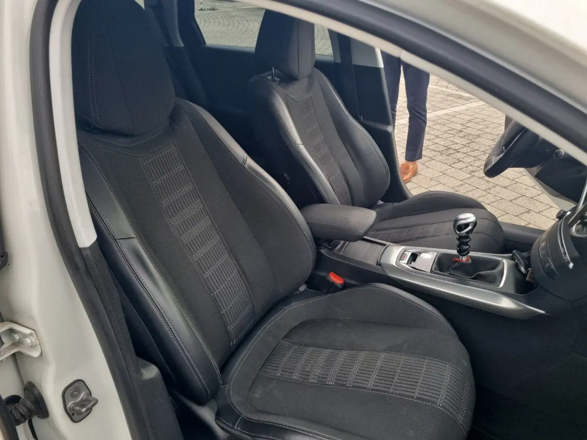 Peugeot 308 SW usata a Lucca (16)