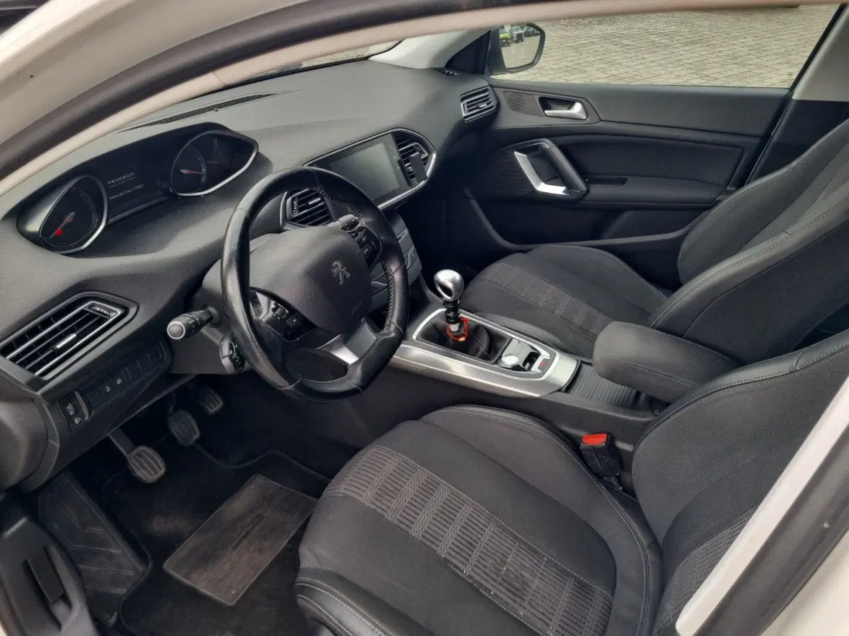 Peugeot 308 SW usata a Lucca (6)