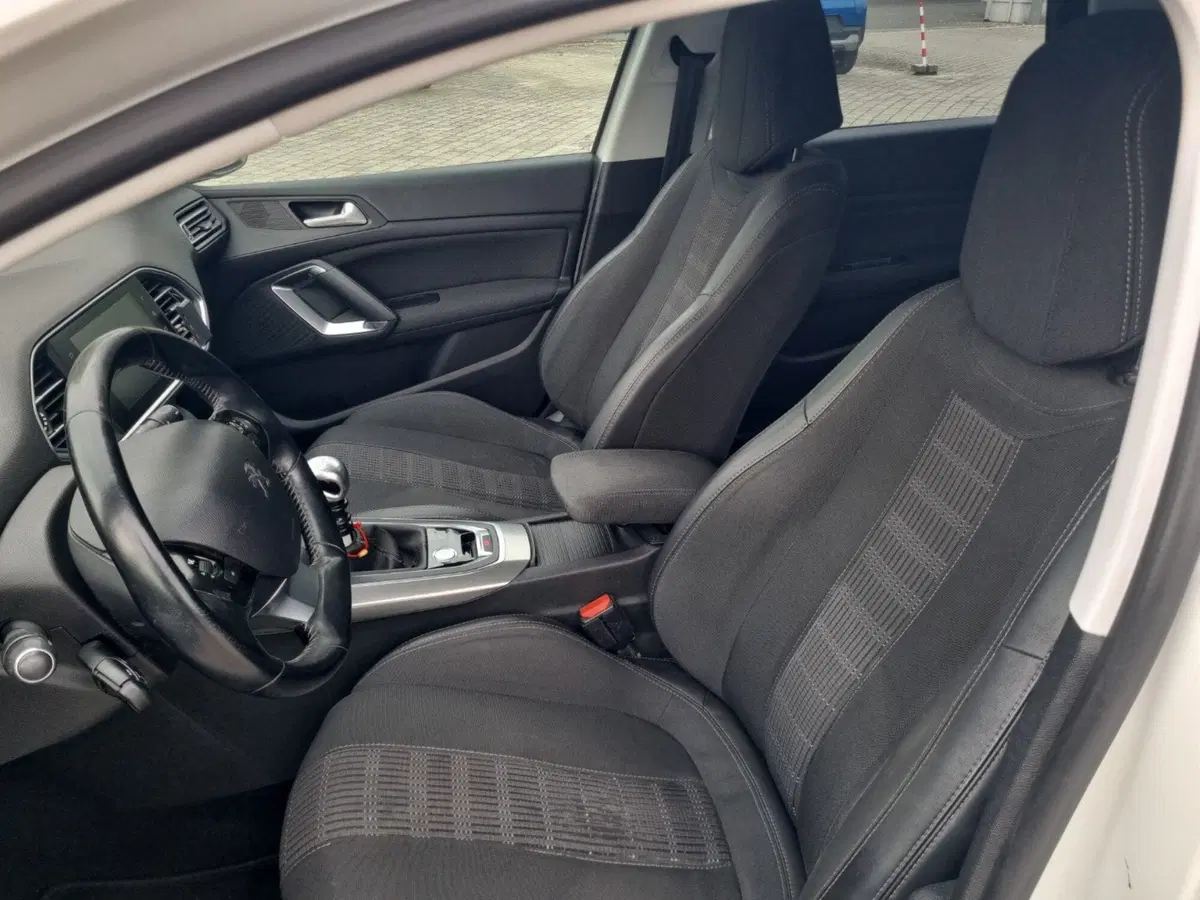 Peugeot 308 SW usata a Lucca (7)