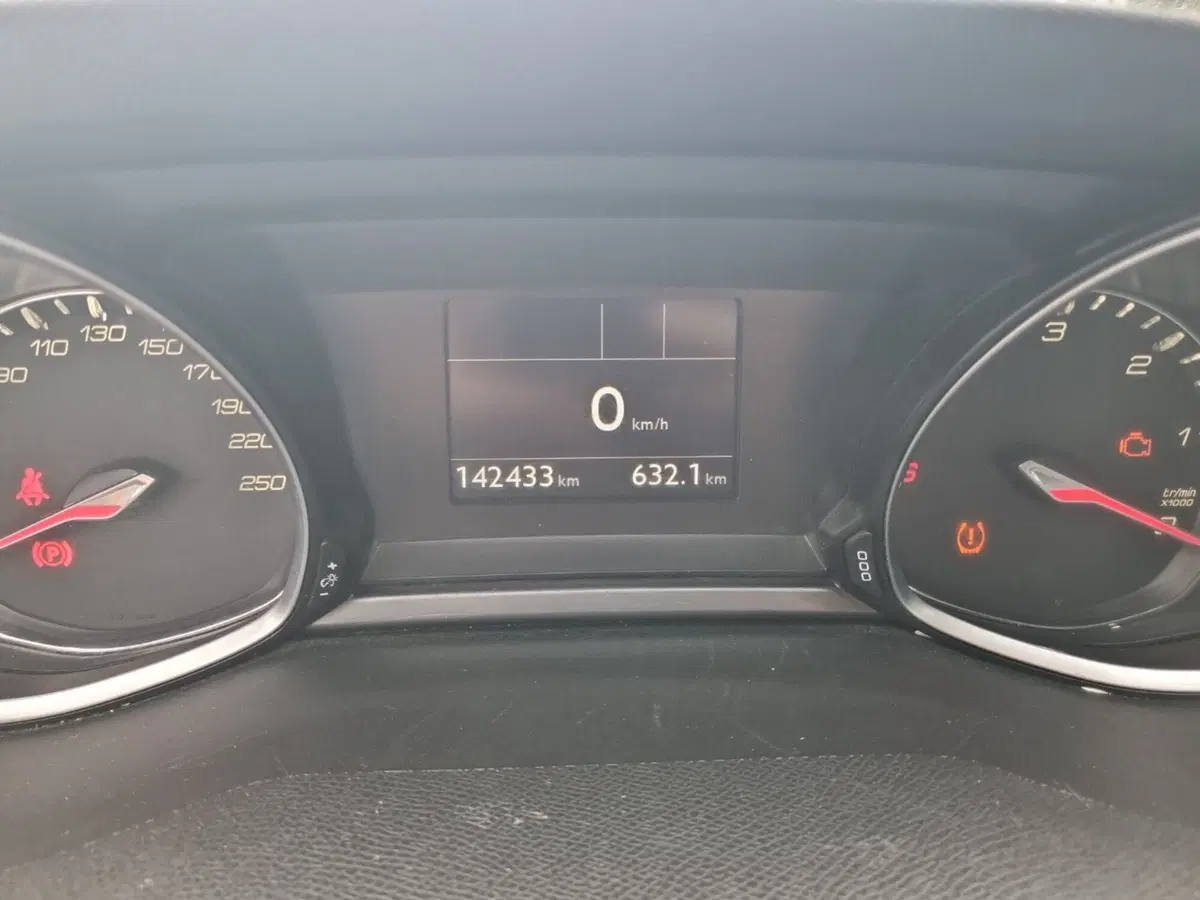 Peugeot 308 SW usata a Lucca (8)