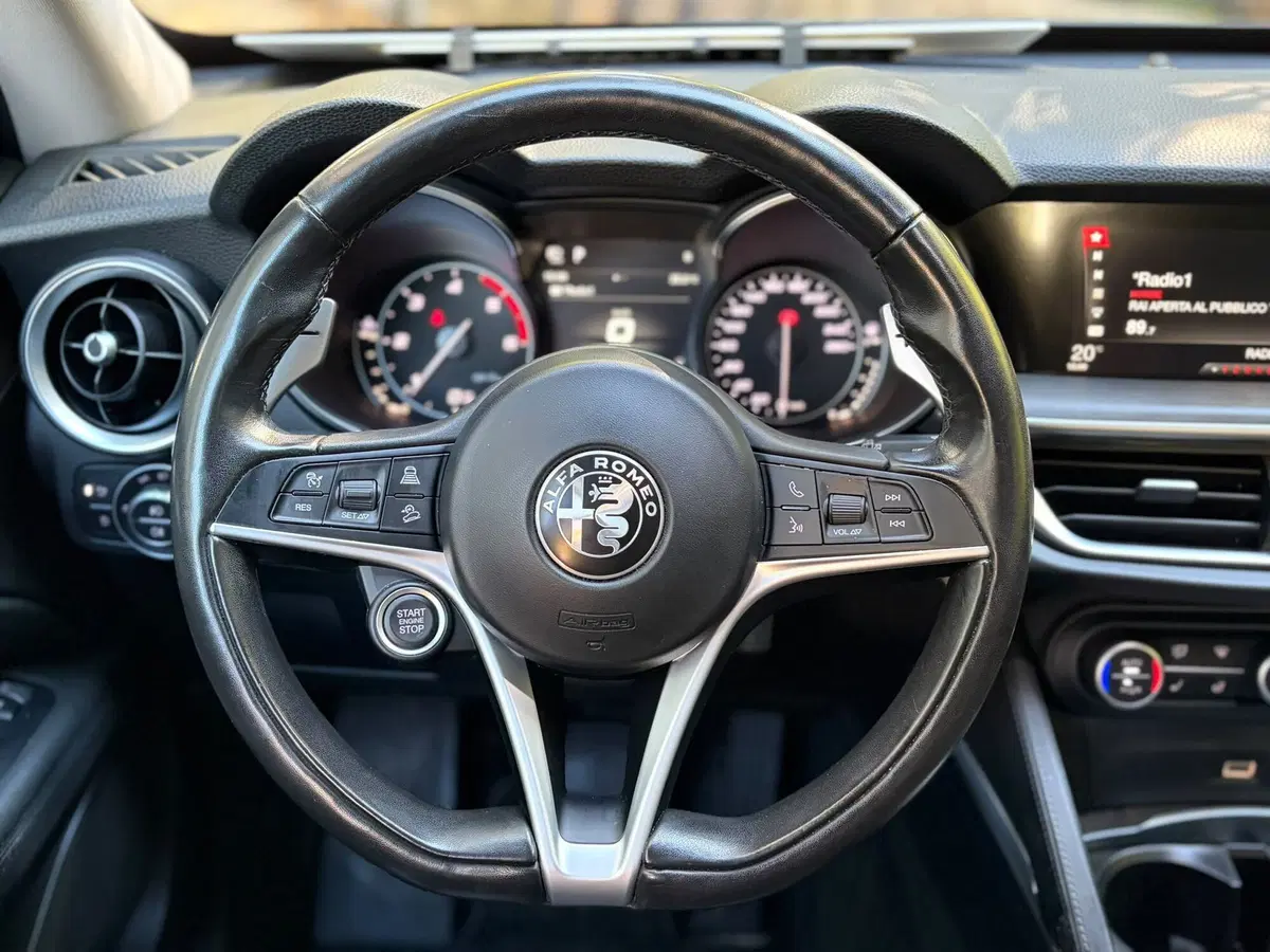 Alfa Romeo Stelvio usata a Ancona (11)