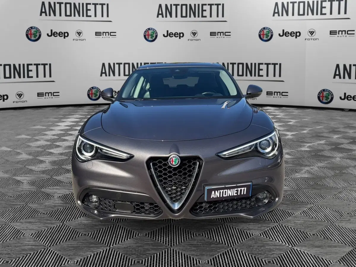 Alfa Romeo Stelvio usata a Ancona (2)