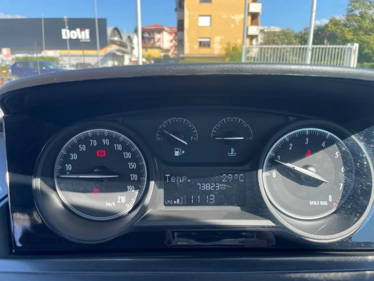 Lancia Ypsilon usata a Lucca (13)