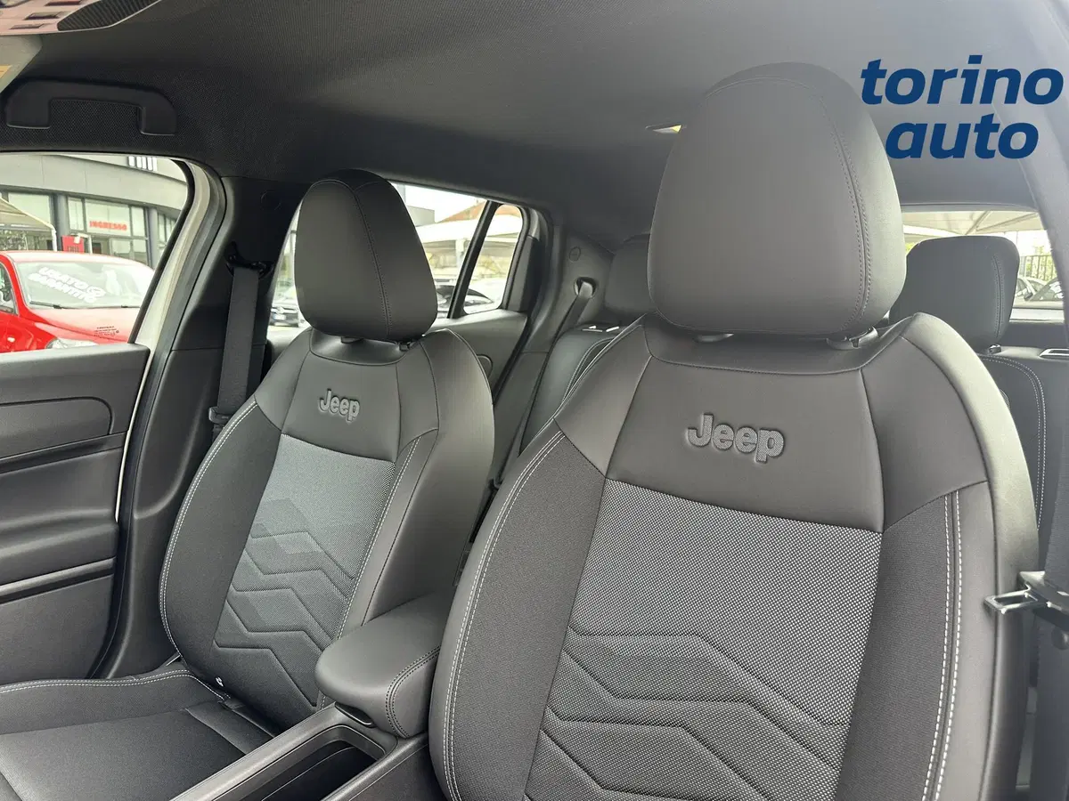Jeep Avenger nuova a Torino (11)