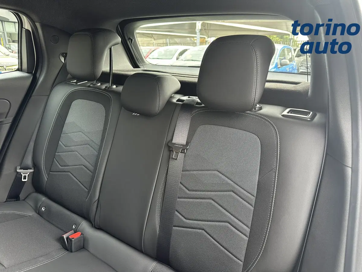 Jeep Avenger nuova a Torino (12)