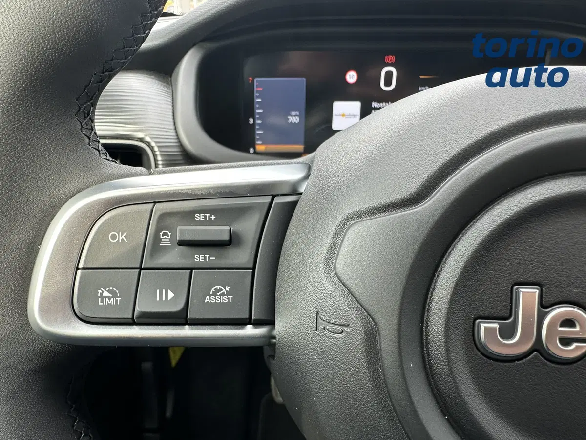 Jeep Avenger nuova a Torino (18)