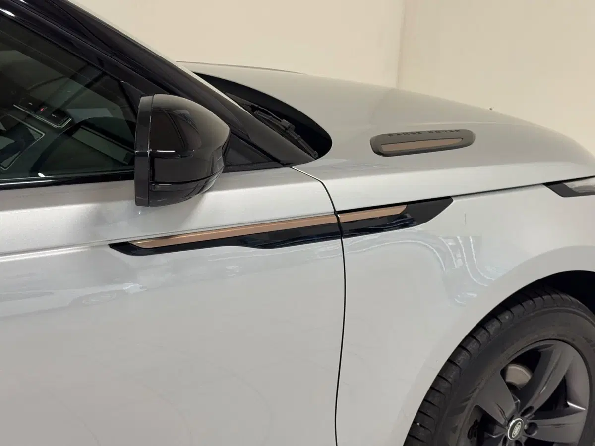 Land Rover Range Rover Velar usata a Novara (14)