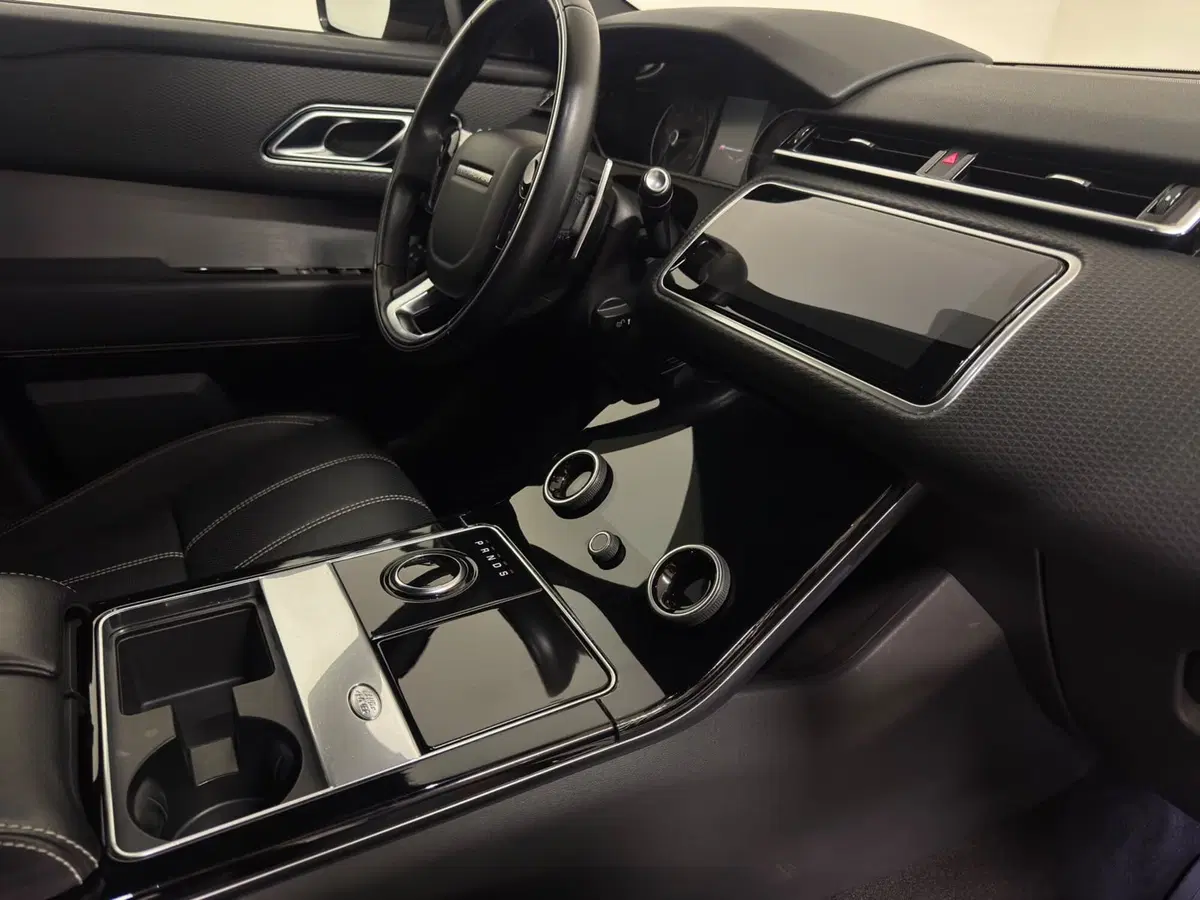 Land Rover Range Rover Velar usata a Novara (15)