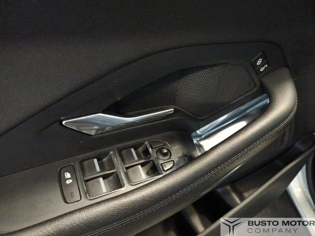 Jaguar E-Pace usata a Varese (11)