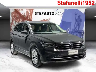 Volkswagen Tiguan 2.0 tdi Life 150cv dsg del 2022 usata a Bologna