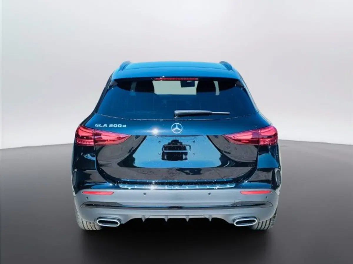 Mercedes-Benz GLA SUV nuova a Teramo (4)