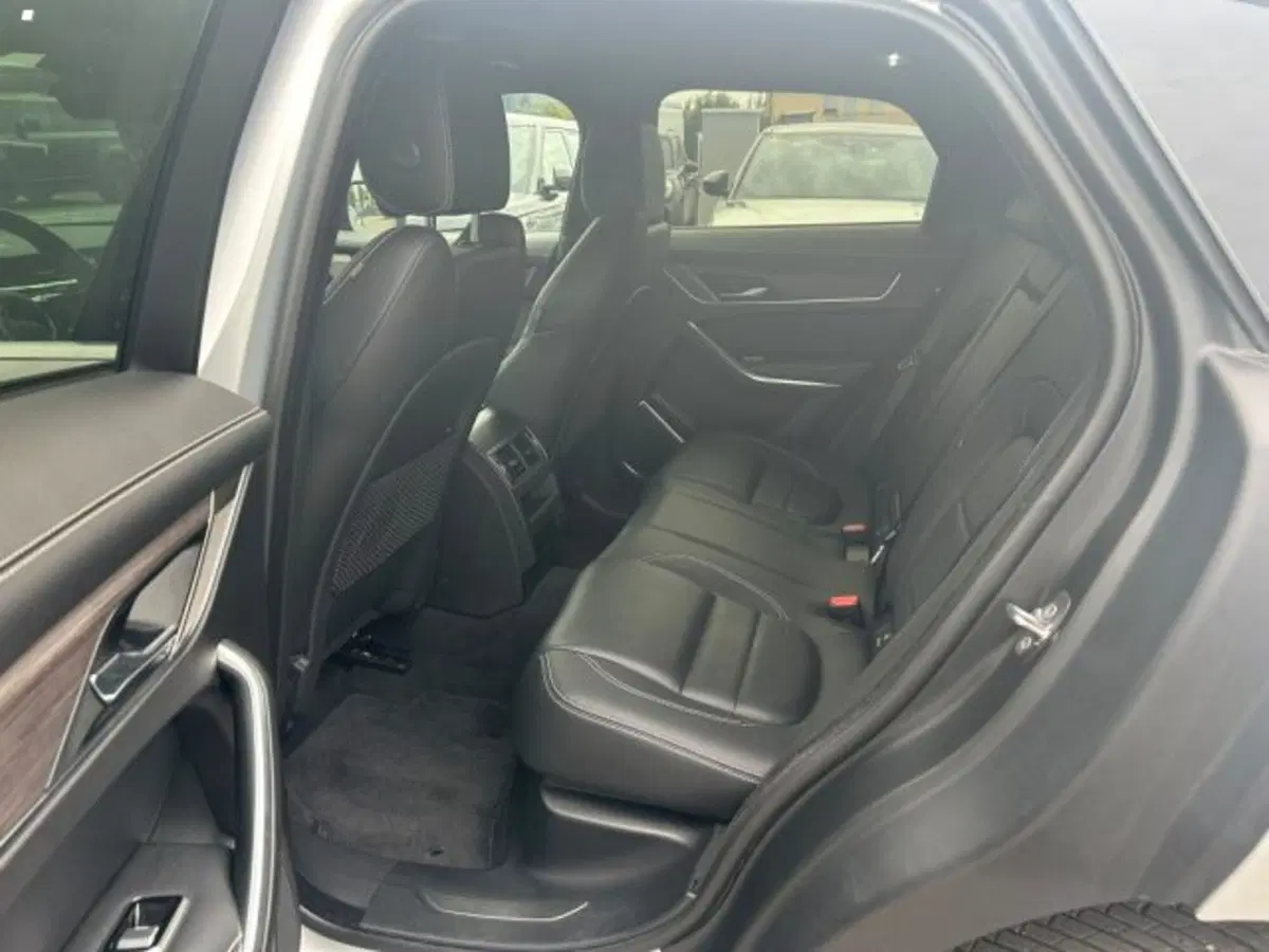 Jaguar F-Pace nuova a Lucca (10)