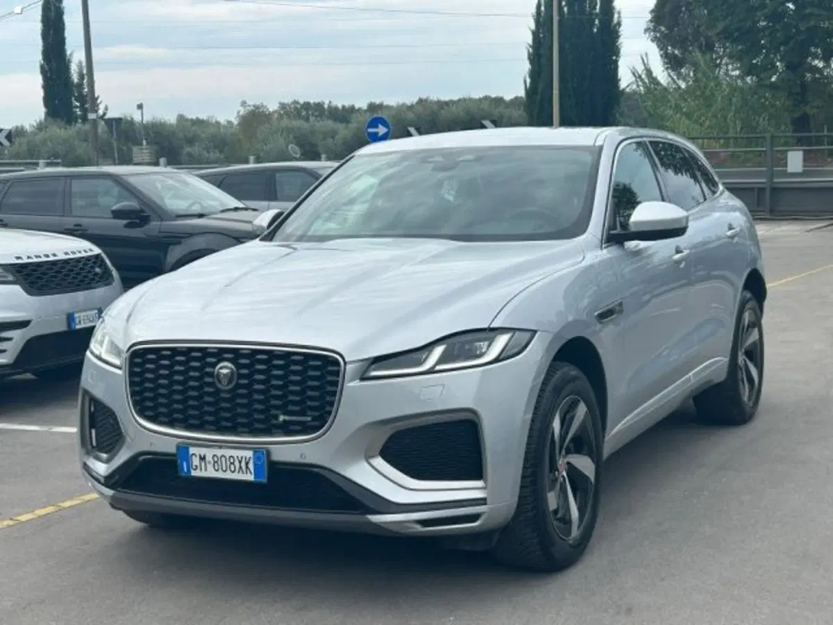 Jaguar F-Pace nuova a Lucca (2)