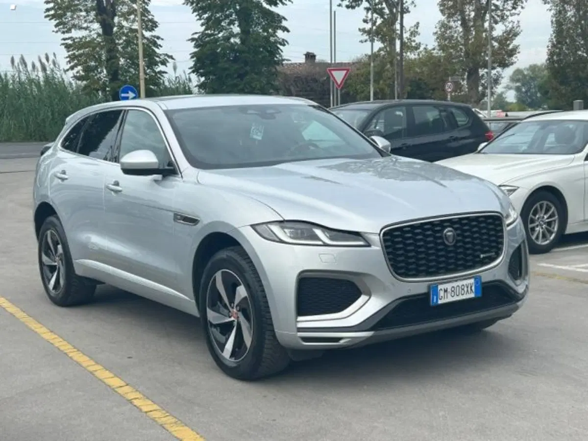 Jaguar F-Pace nuova a Lucca (3)