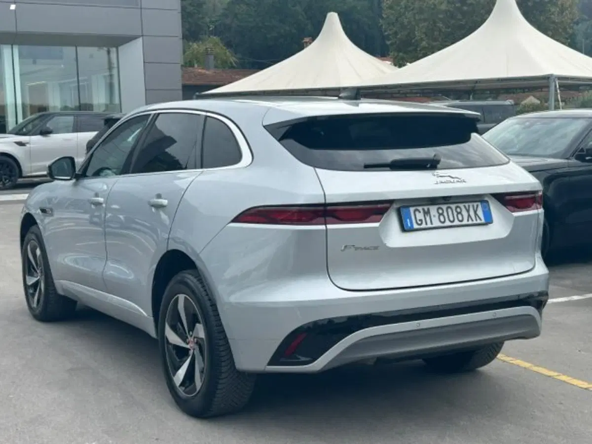 Jaguar F-Pace nuova a Lucca (4)