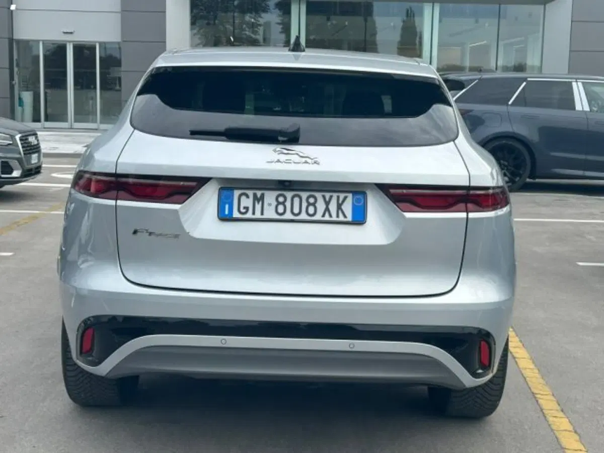 Jaguar F-Pace nuova a Lucca (5)