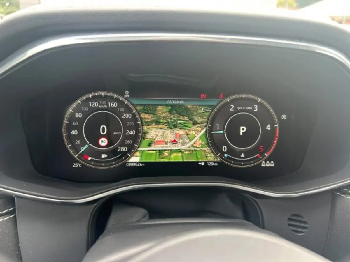 Jaguar F-Pace nuova a Lucca (7)