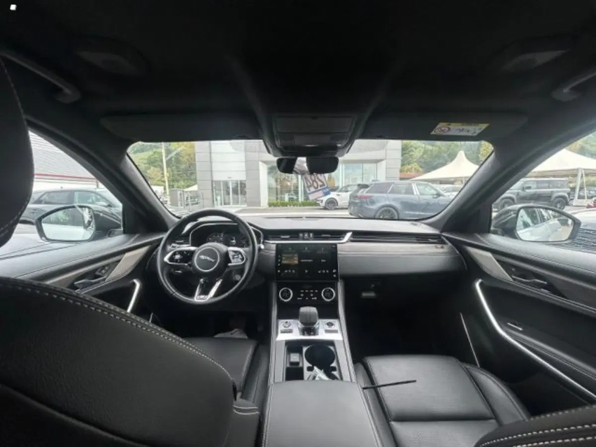 Jaguar F-Pace nuova a Lucca (9)