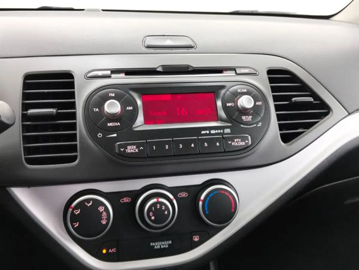 Kia Picanto usata a Como (12)