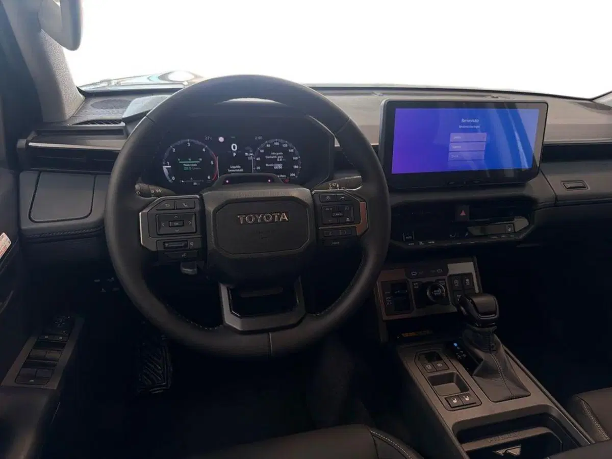 Toyota Hilux nuova a Vicenza (7)