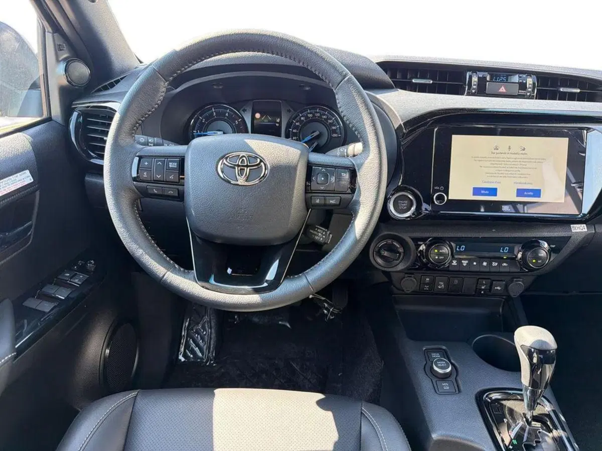 Toyota Hilux nuova a Vicenza (7)