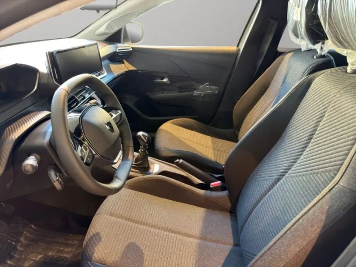 Peugeot 208 nuova a Perugia (10)
