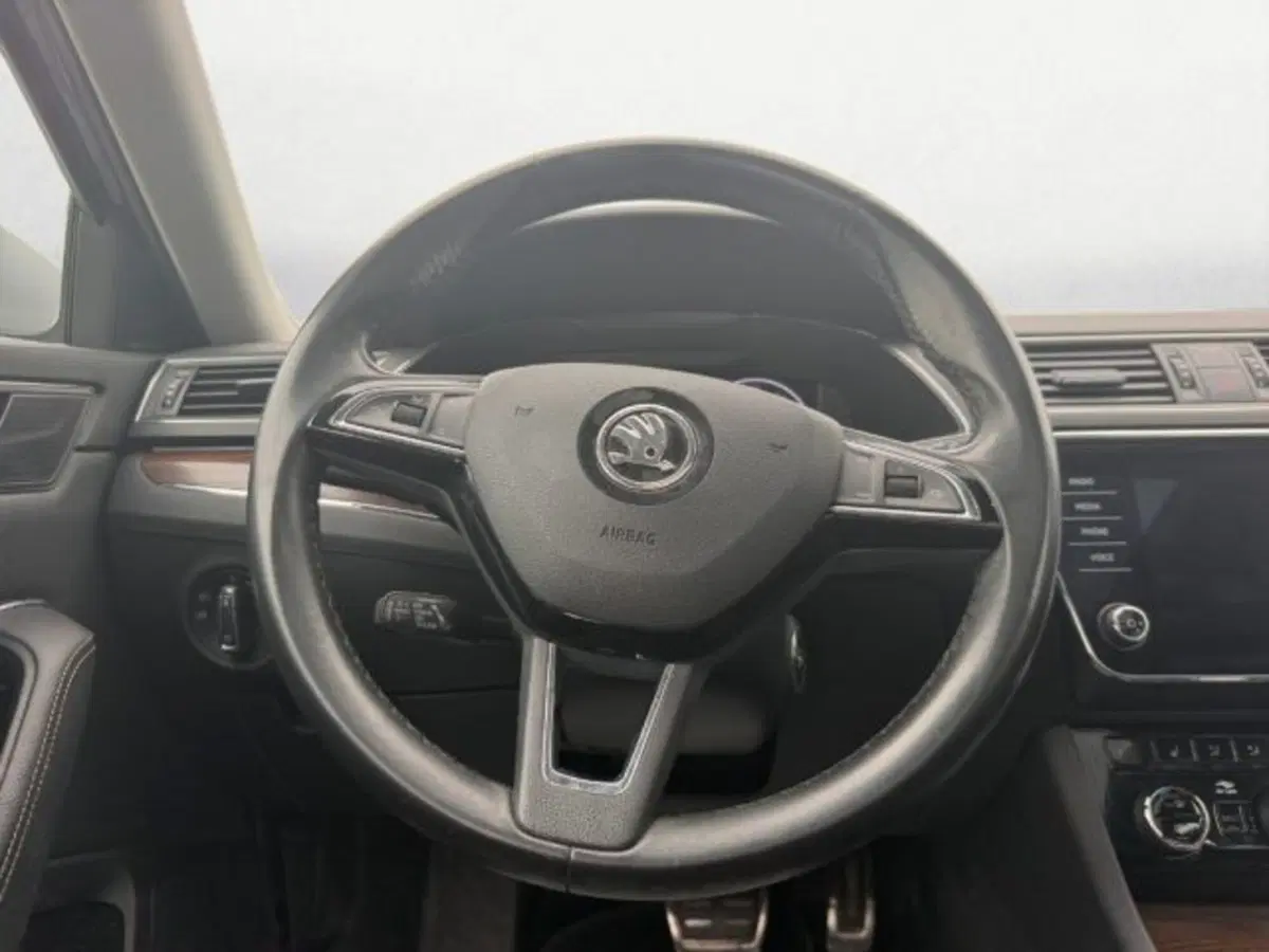 Skoda Superb Station Wagon usata a Udine (10)
