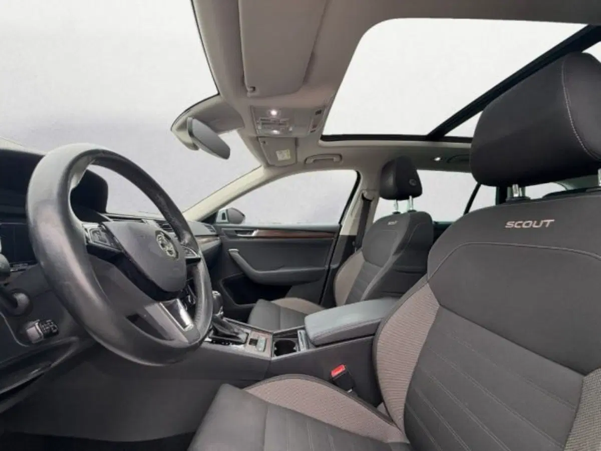 Skoda Superb Station Wagon usata a Udine (7)