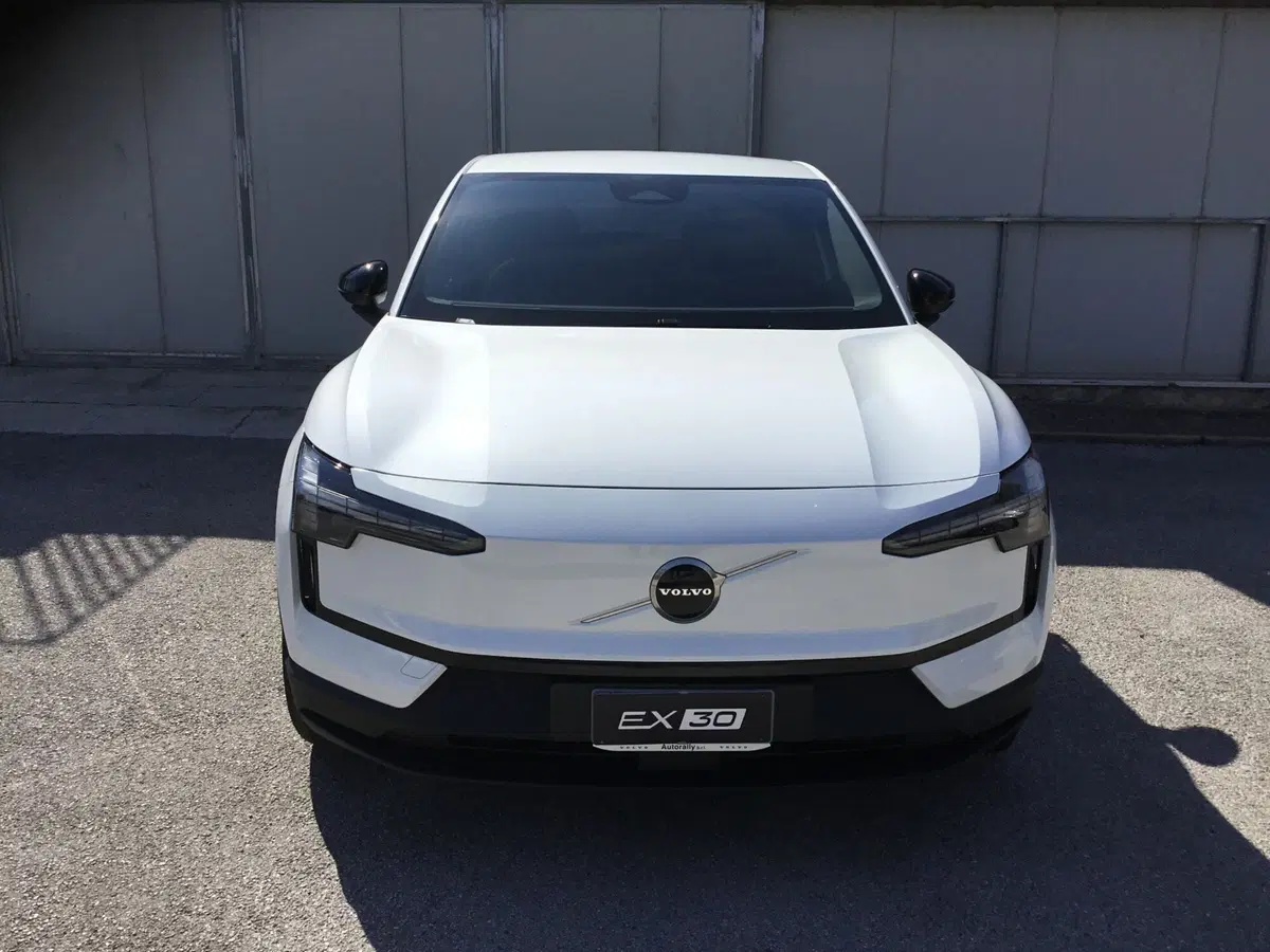 VOLVO Veicoli Commerciali EX30 nuova a Napoli (8)