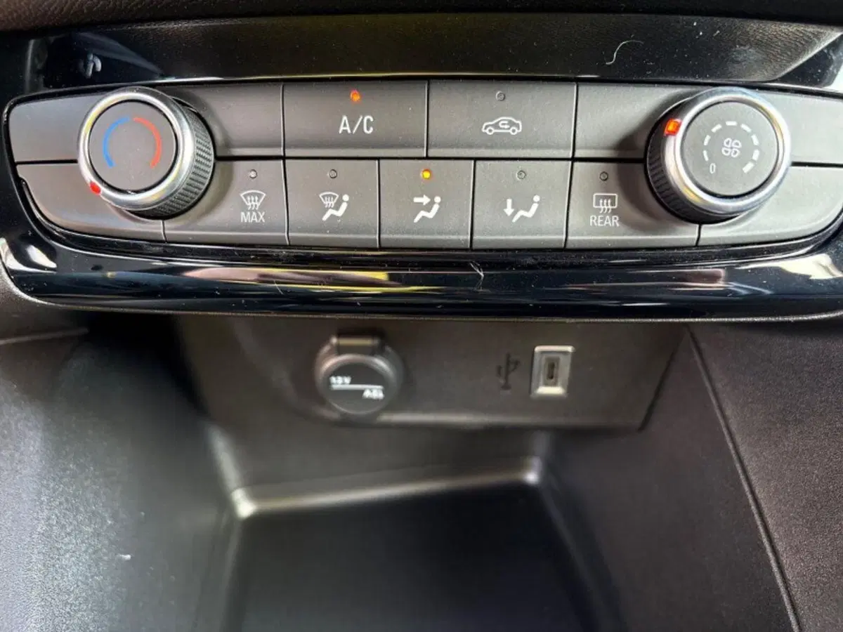 Opel Corsa nuova a Lecco (14)