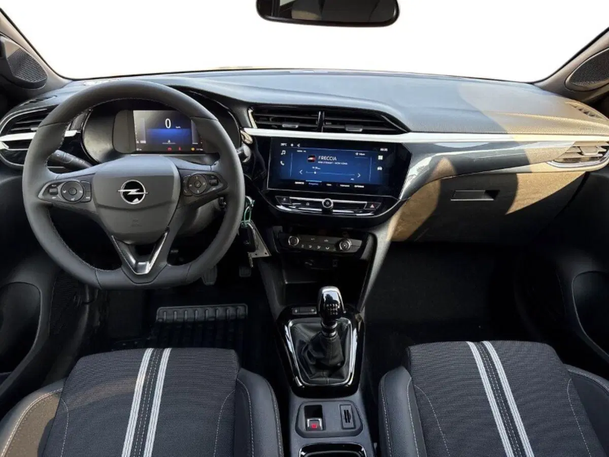 Opel Corsa nuova a Lecco (9)