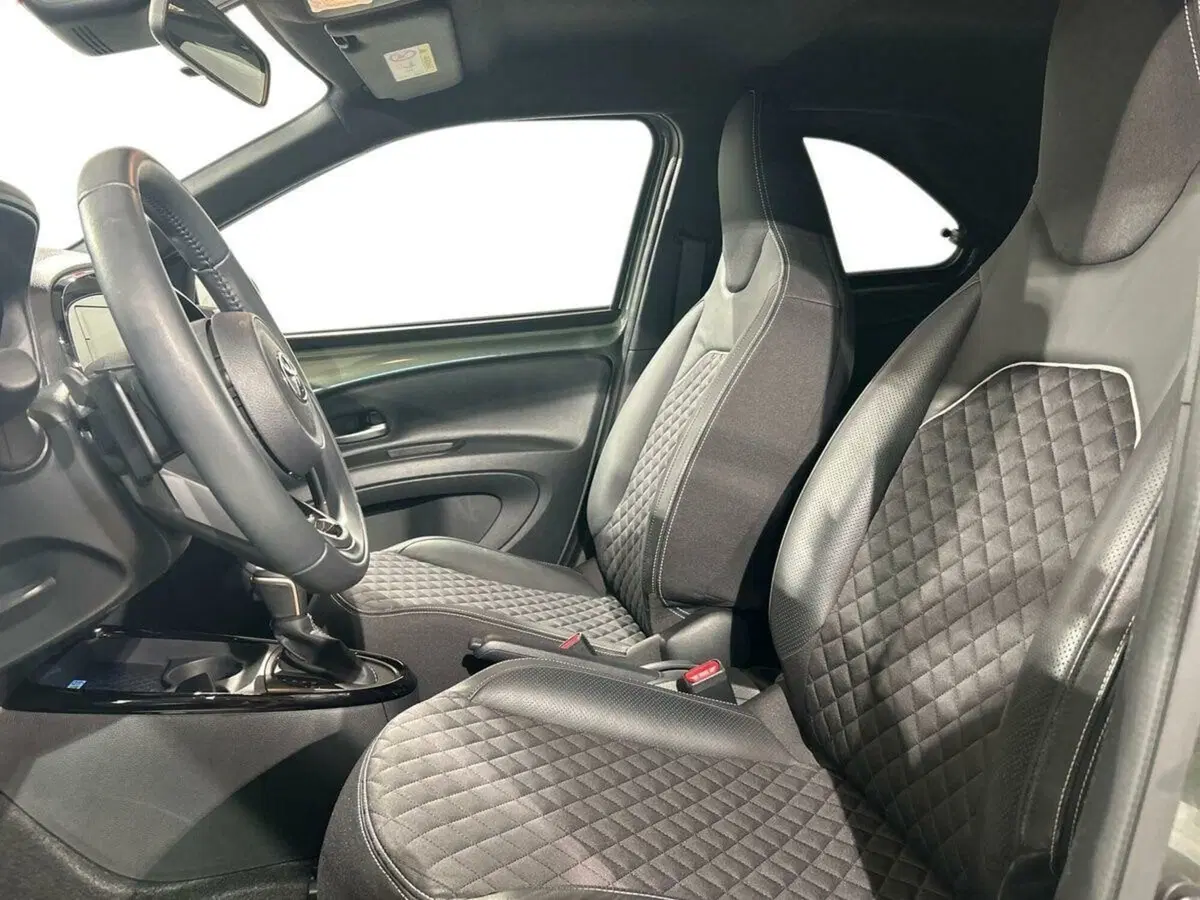 Toyota Aygo X usata a Lecco (11)