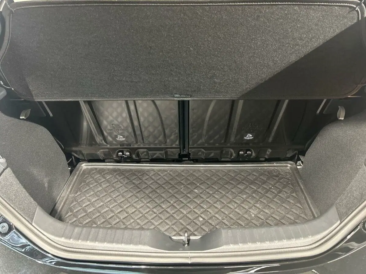 Toyota Aygo X usata a Lecco (13)