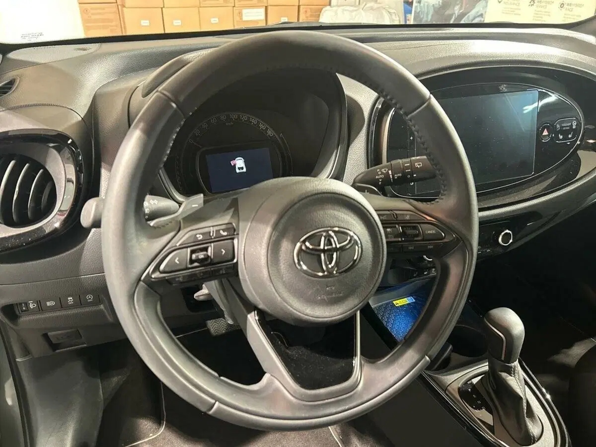 Toyota Aygo X usata a Lecco (14)