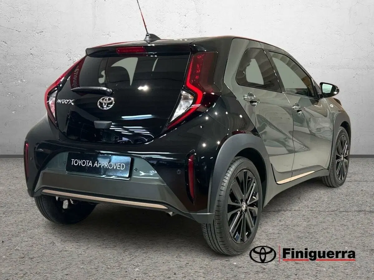 Toyota Aygo X usata a Lecco (5)