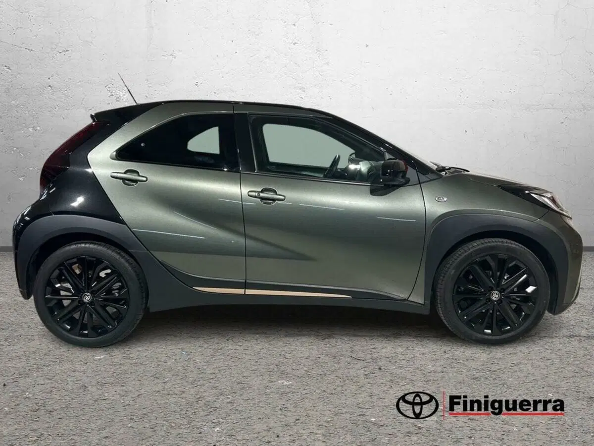 Toyota Aygo X usata a Lecco (6)