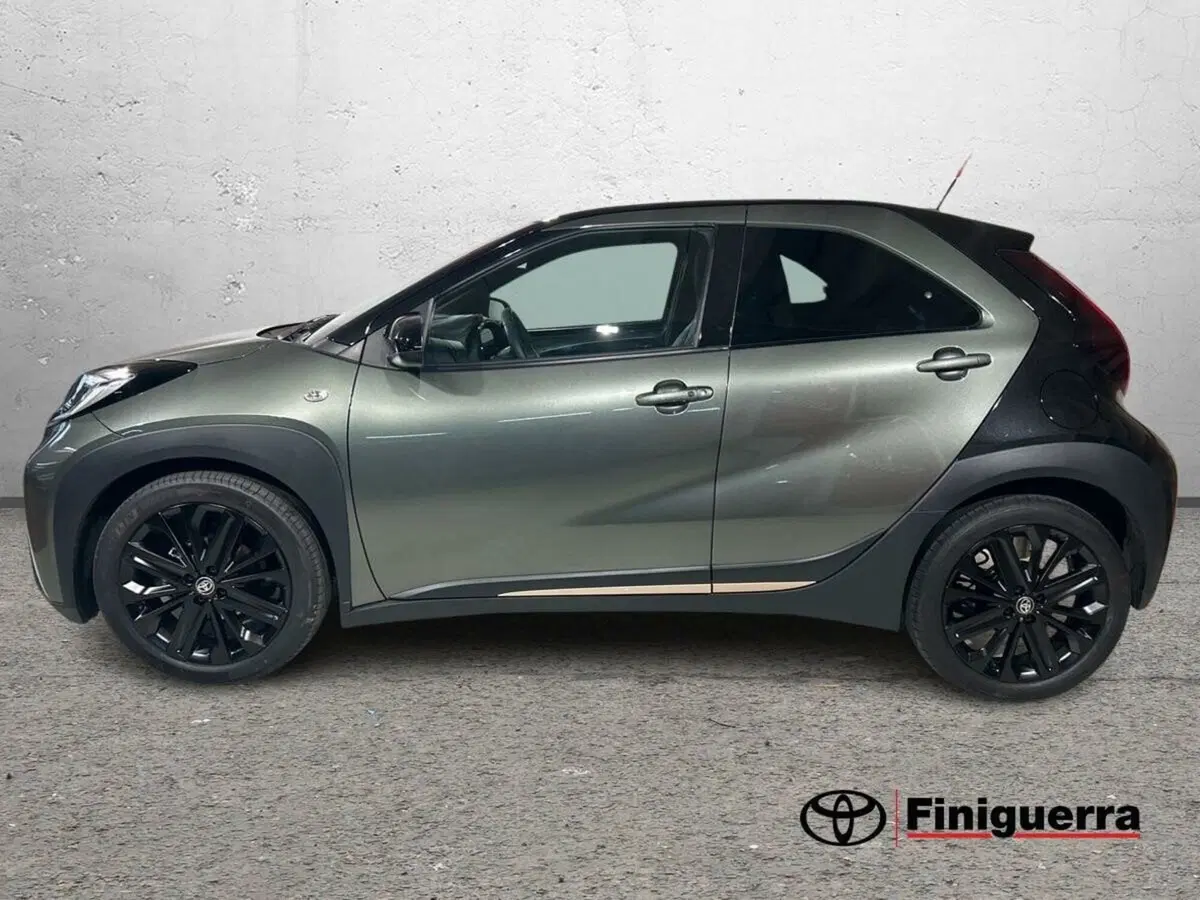 Toyota Aygo X usata a Lecco (7)
