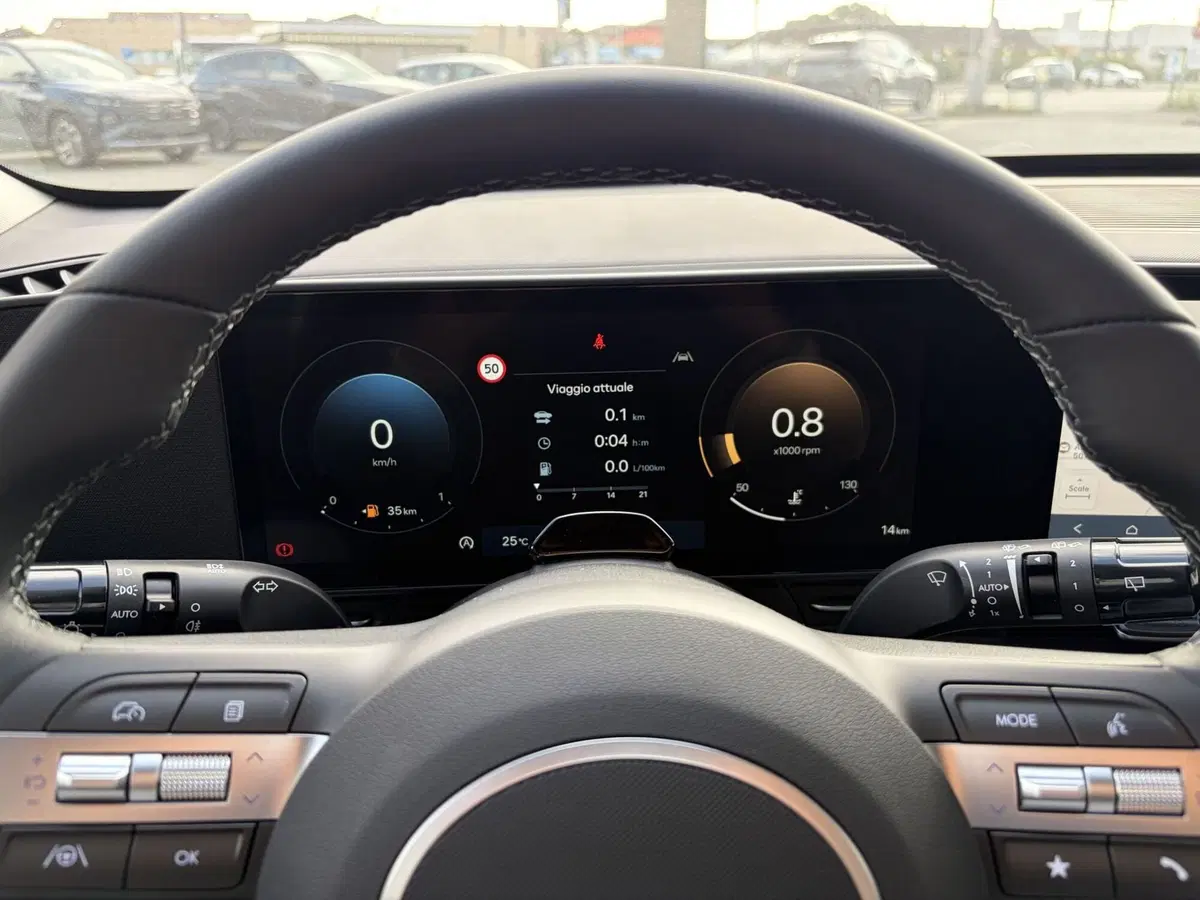 Hyundai Kona nuova a Vercelli (12)