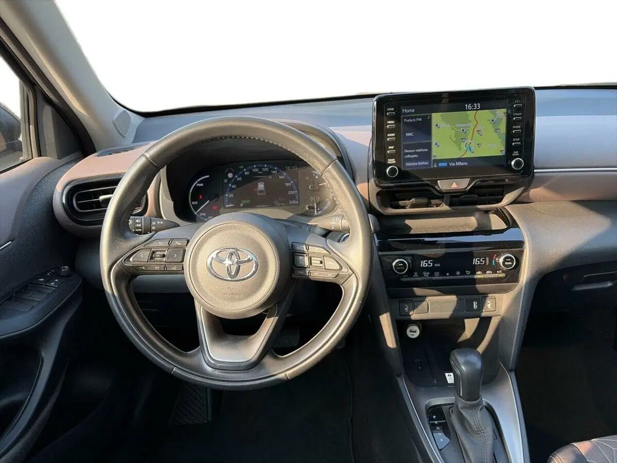 Toyota Yaris Cross usata a Lecco (8)