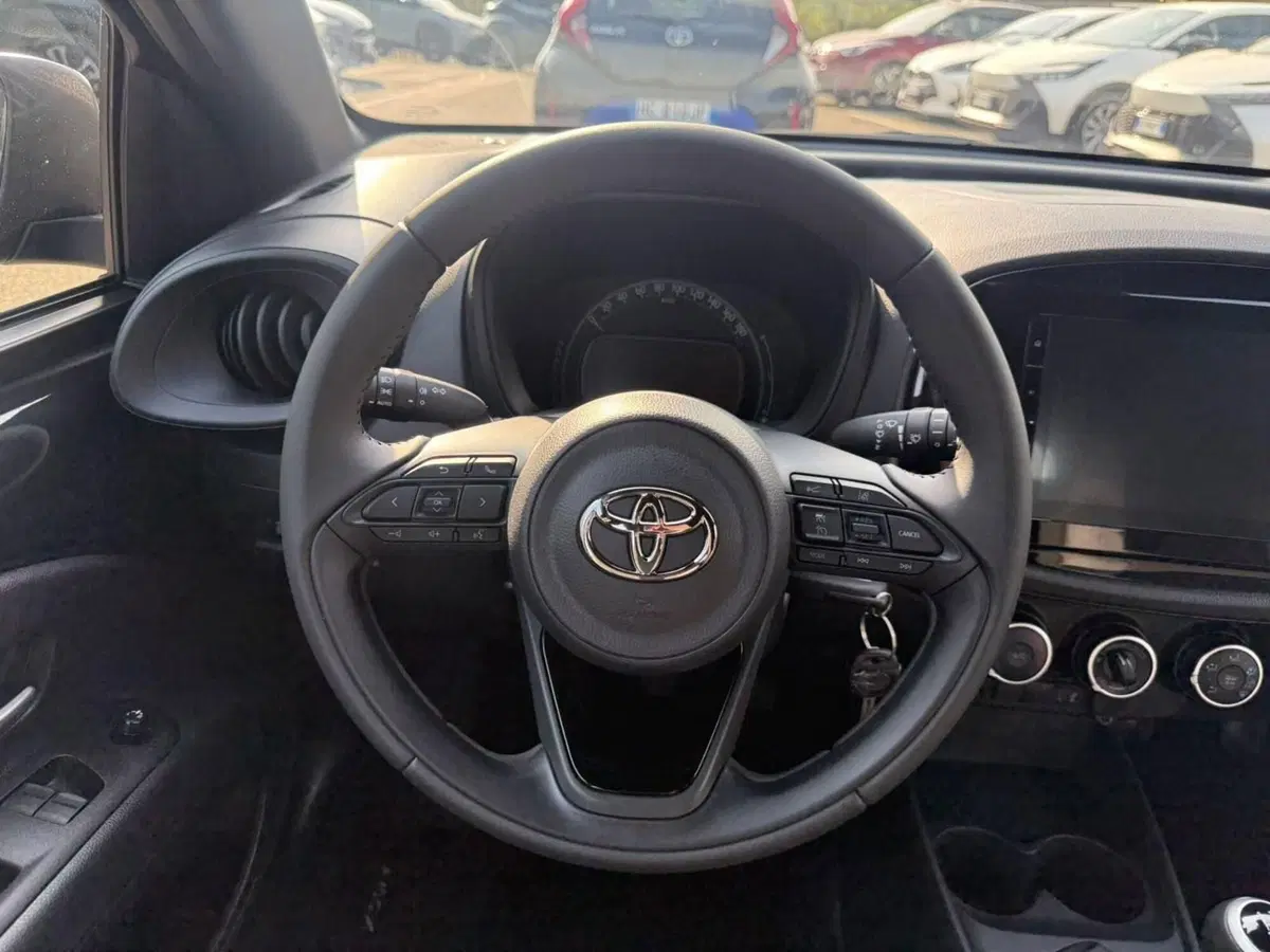 Toyota Aygo X nuova a Piacenza (12)
